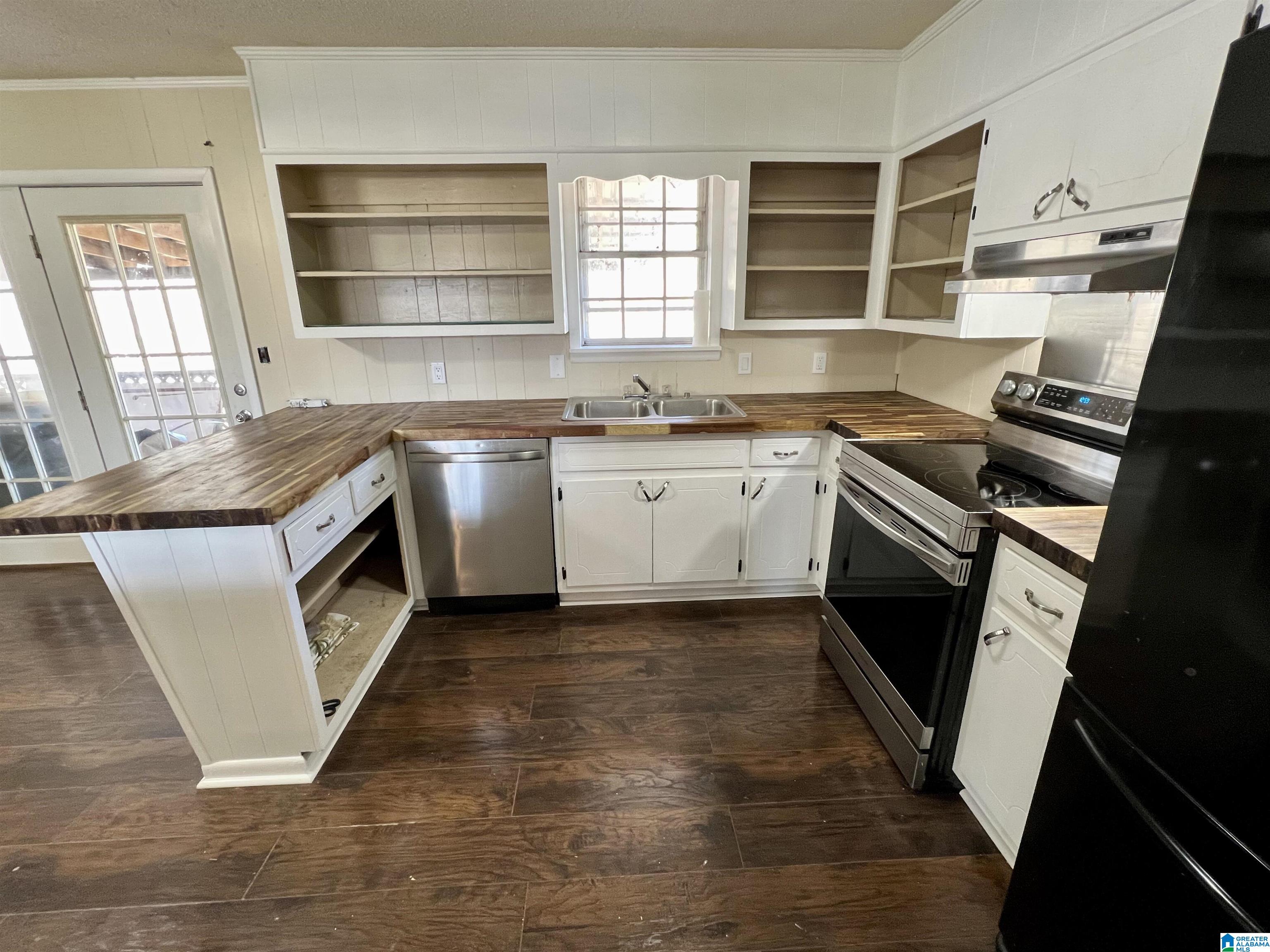 427 Lakeview Drive Hamilton, AL 35570 - Photo 9 of 38