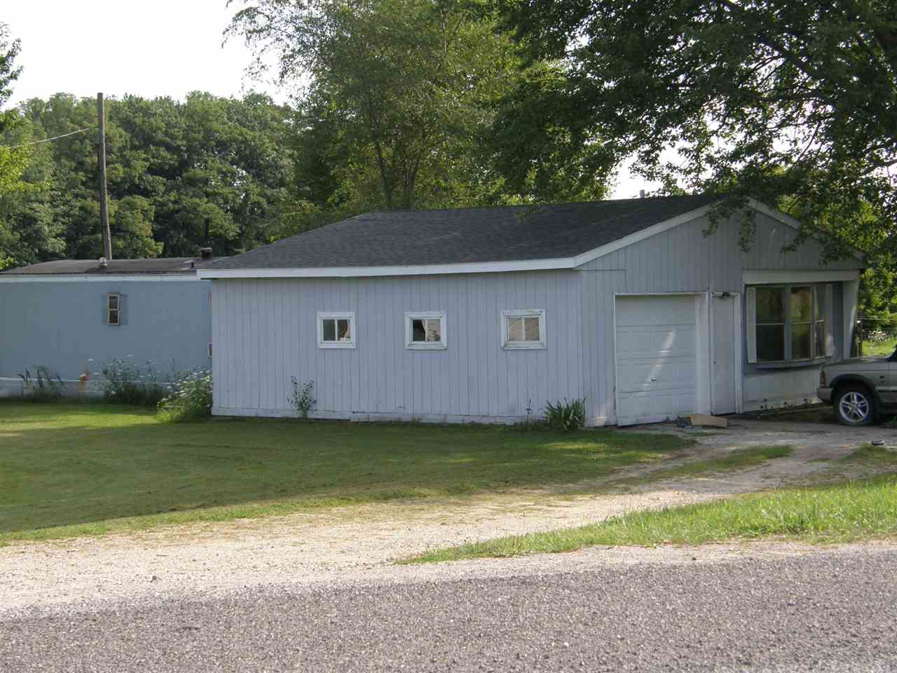 878 West Madison Road St. Louis, MI 48880 - Photo 5 of 27 1878389-4.JPG