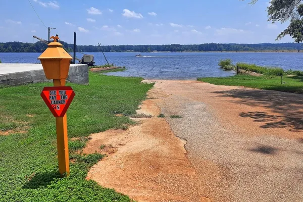 $329,900 | 360 Oakhill Road, Hemphill, TX 75948