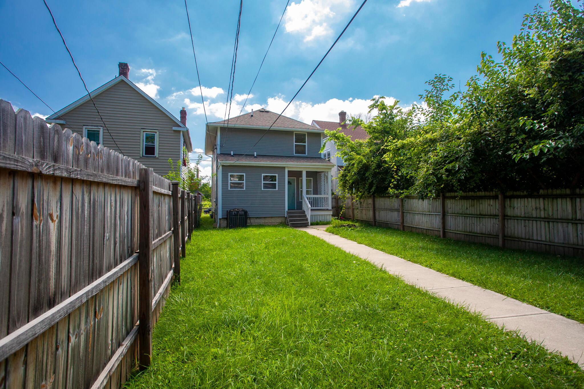 929 Lockbourne Road Columbus, OH 43206 - Photo 5 of 20 large back yard for your cookouts