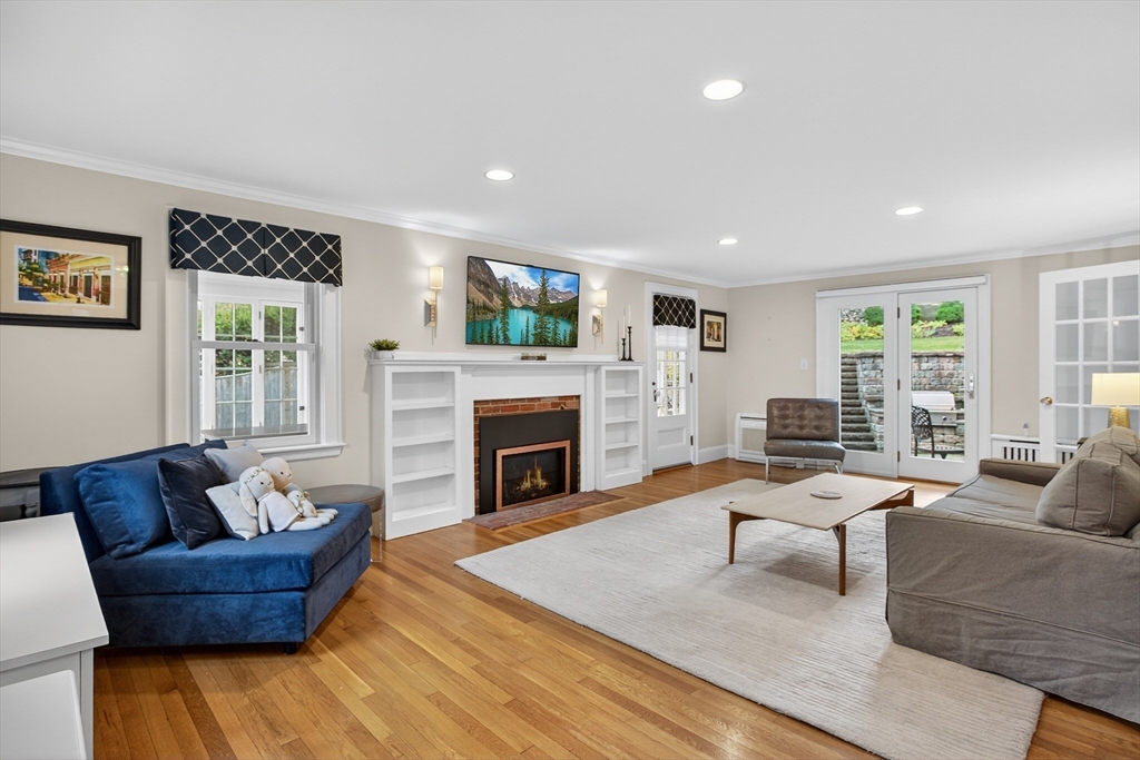 31 Laurel Drive Needham, MA 02492 - Photo 2 of 24