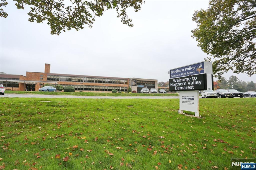 160 Terrace Street, Unit 2H Haworth, NJ 07641 - Photo 20 of 22 a view of a garden with houses