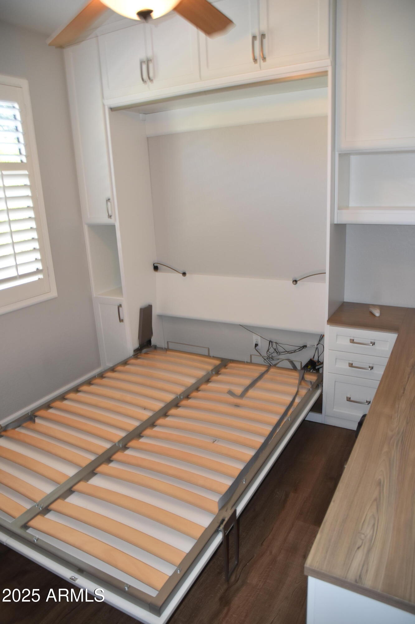 963 South Colonial Drive Gilbert, AZ 85296 - Photo 10 of 29 Murphy Queen Bed