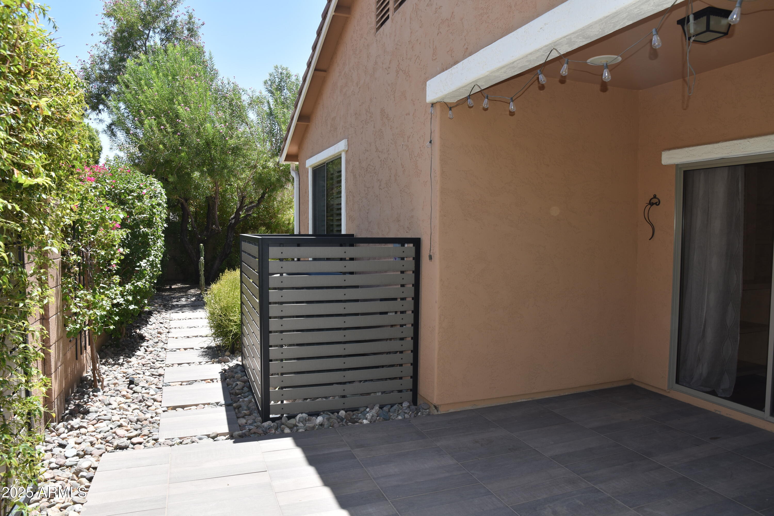 963 South Colonial Drive Gilbert, AZ 85296 - Photo 26 of 29 Private walkway