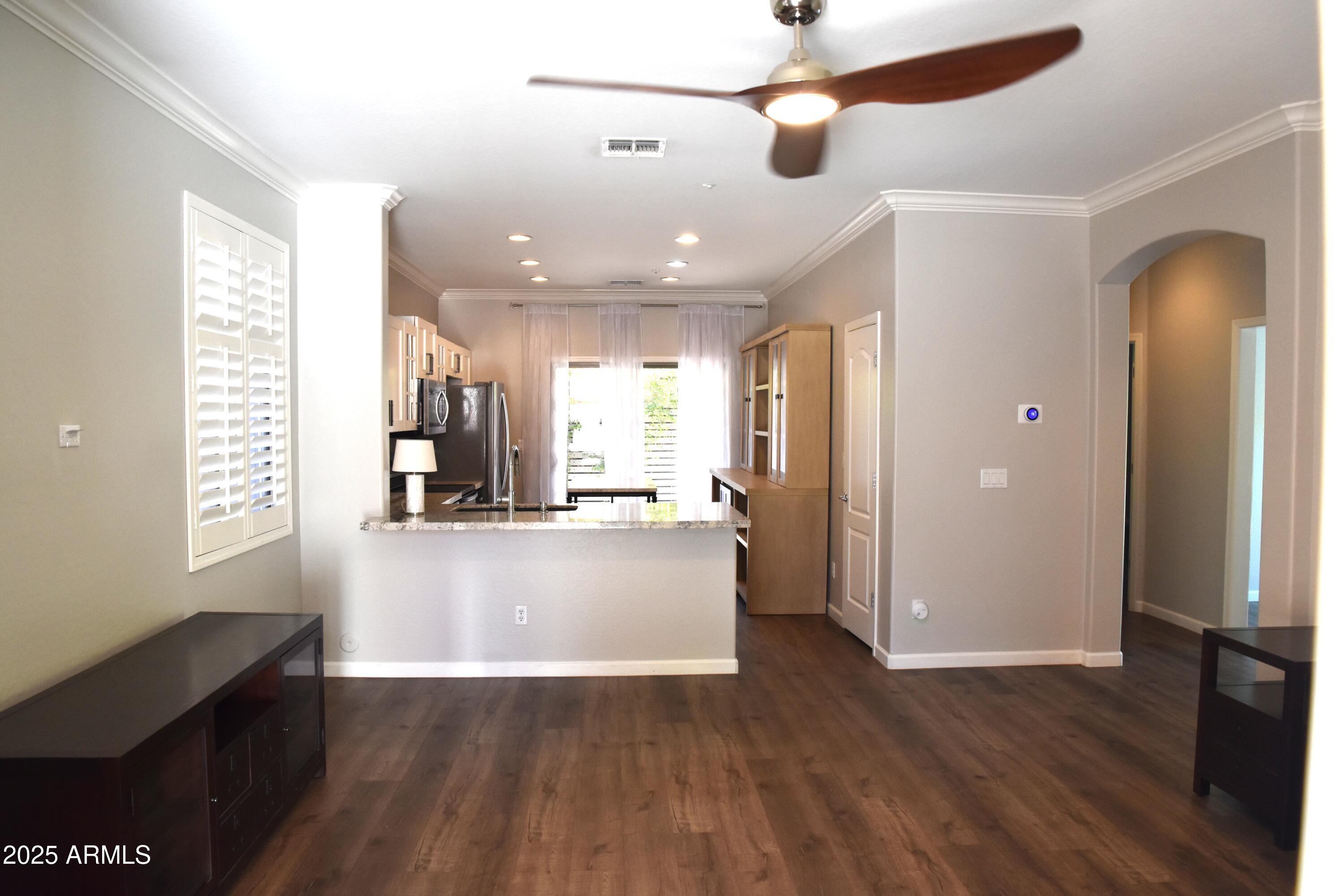 963 South Colonial Drive Gilbert, AZ 85296 - Photo 5 of 29 Living Room