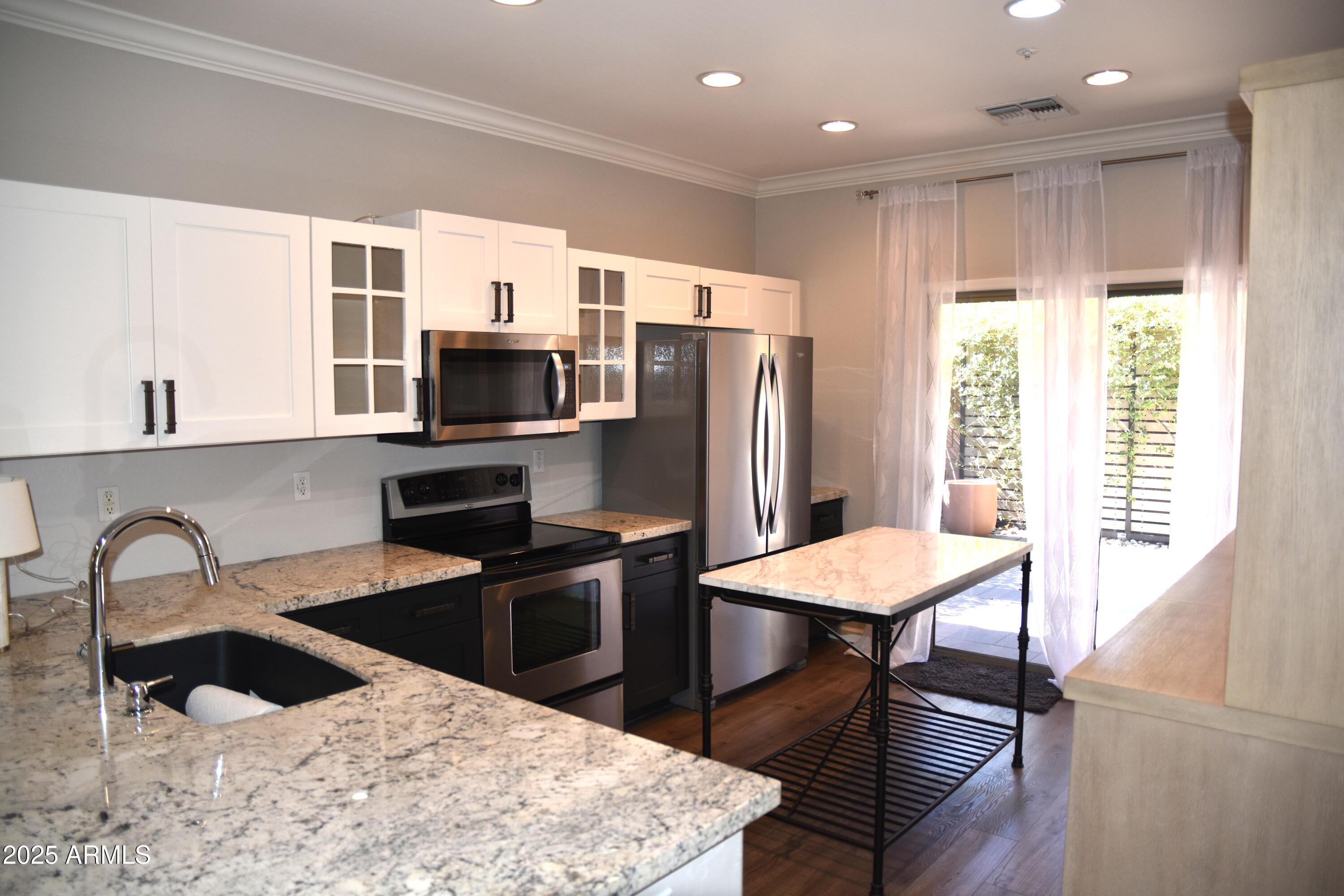 963 South Colonial Drive Gilbert, AZ 85296 - Photo 7 of 29 Kitchen