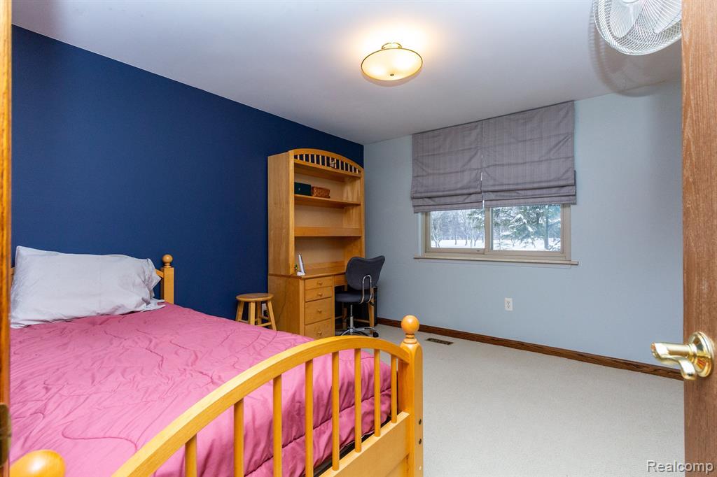 573 Lockmoore Court Rochester Hills, MI 48307 - Photo 23 of 59