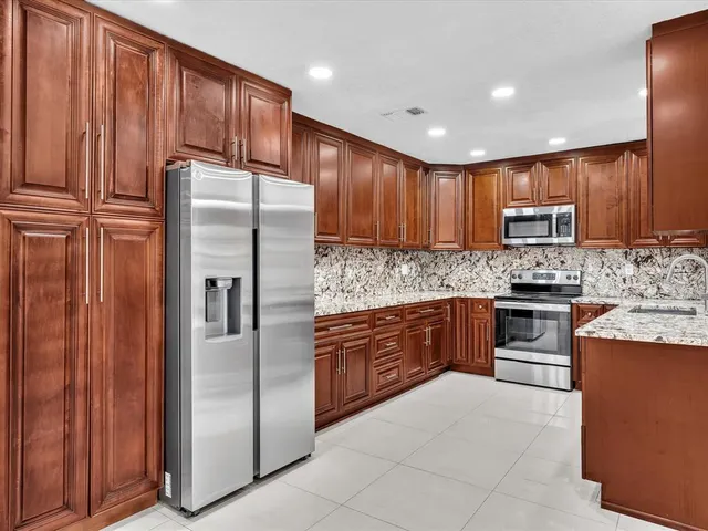 $3,650 | 6831 Northwest 81st Place, Tamarac, FL 33321