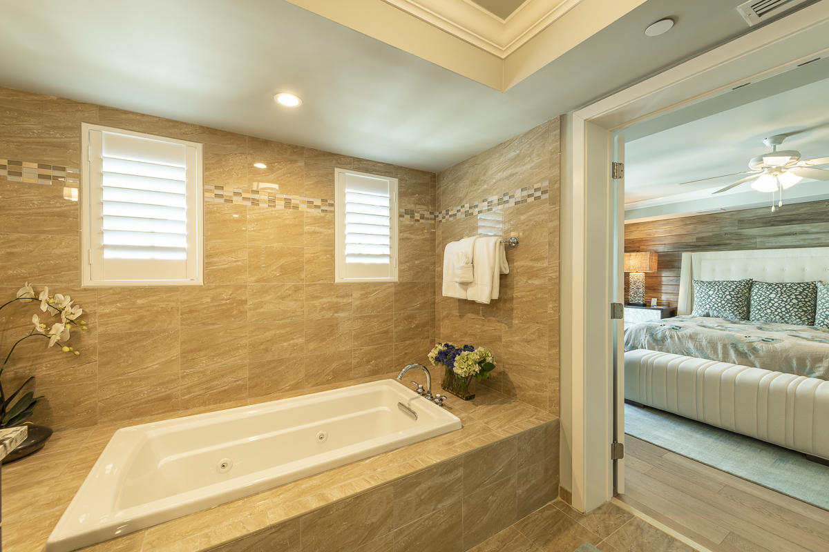 139 Simonton Street Key West, FL 33040 - Photo 37 of 68 a spacious bathroom with a tub sink and mirror