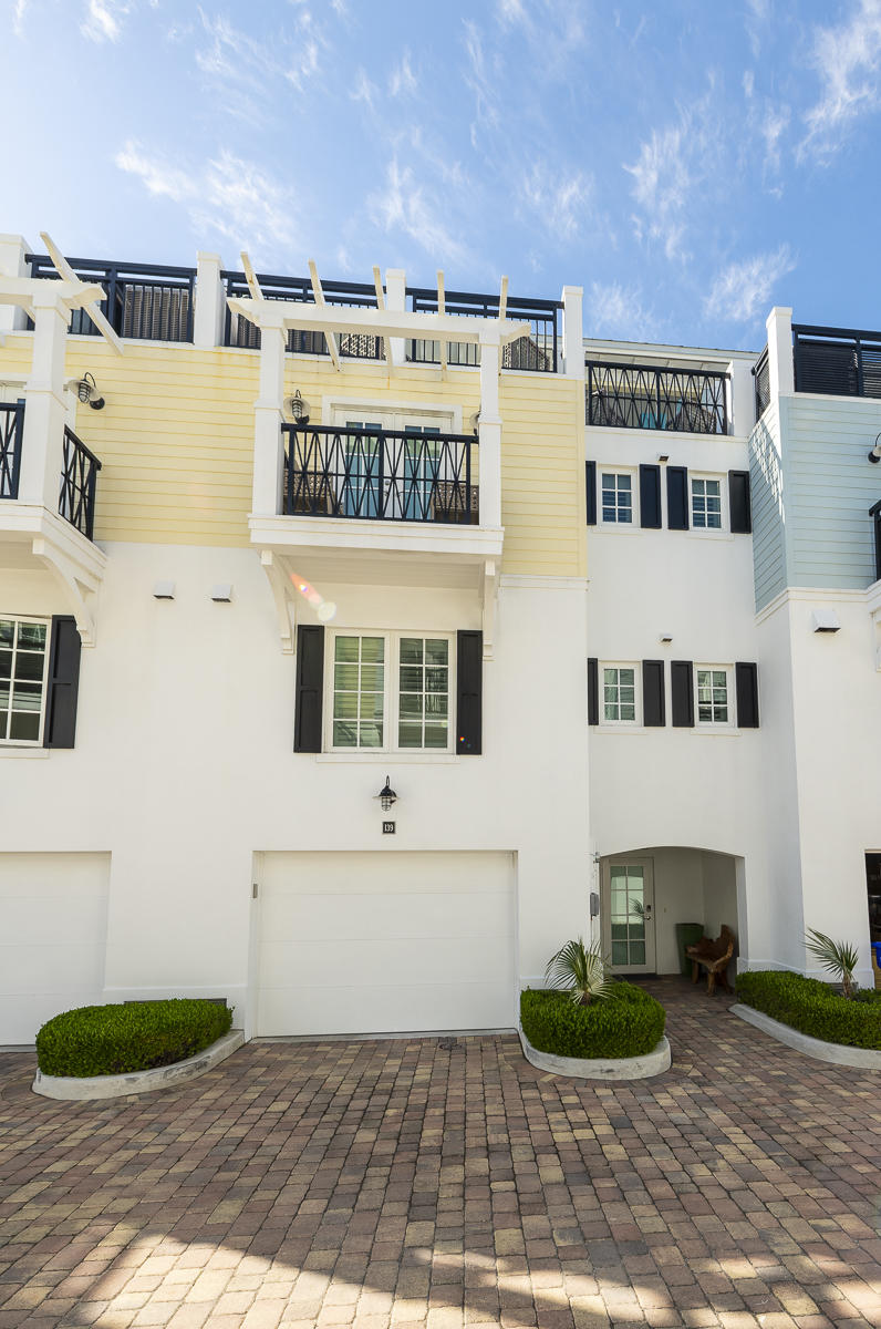 139 Simonton Street Key West, FL 33040 - Photo 54 of 68 a front view of a house with garden