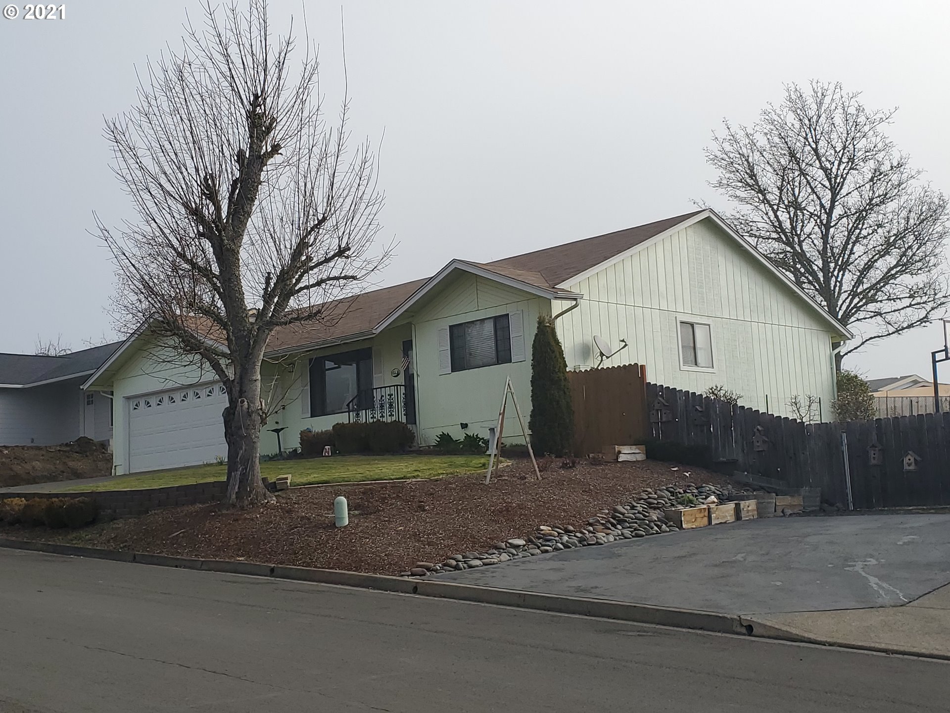 311 Corona Loop Road Roseburg, OR 97471 - Photo 2 of 19 Gallery Image 2