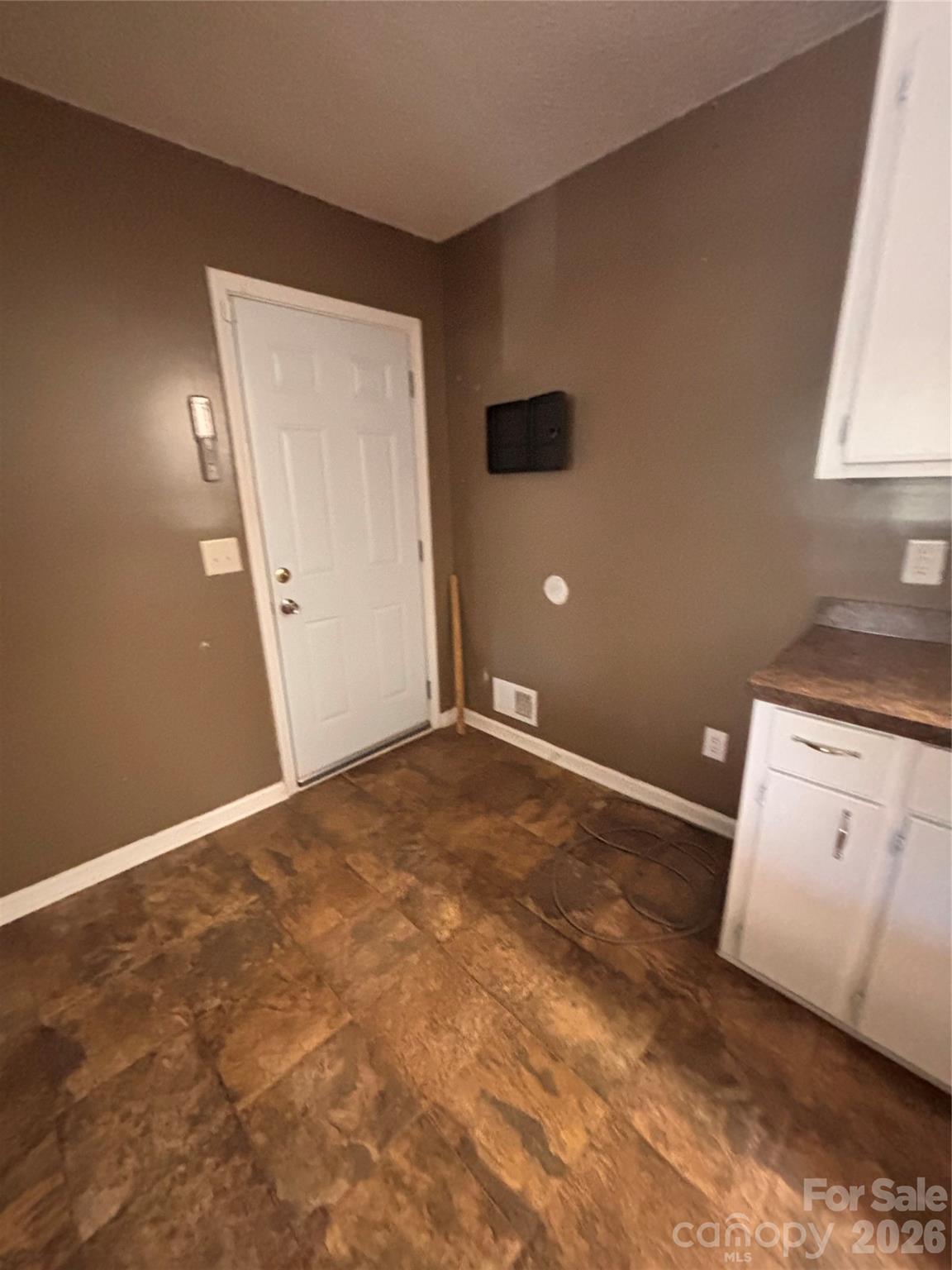 709 Meadowlake Drive Columbia, SC 29203 - Photo 29 of 32 an empty room with windows