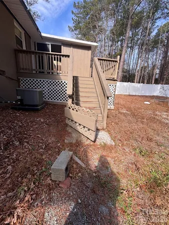a view of a house with backyard and deck