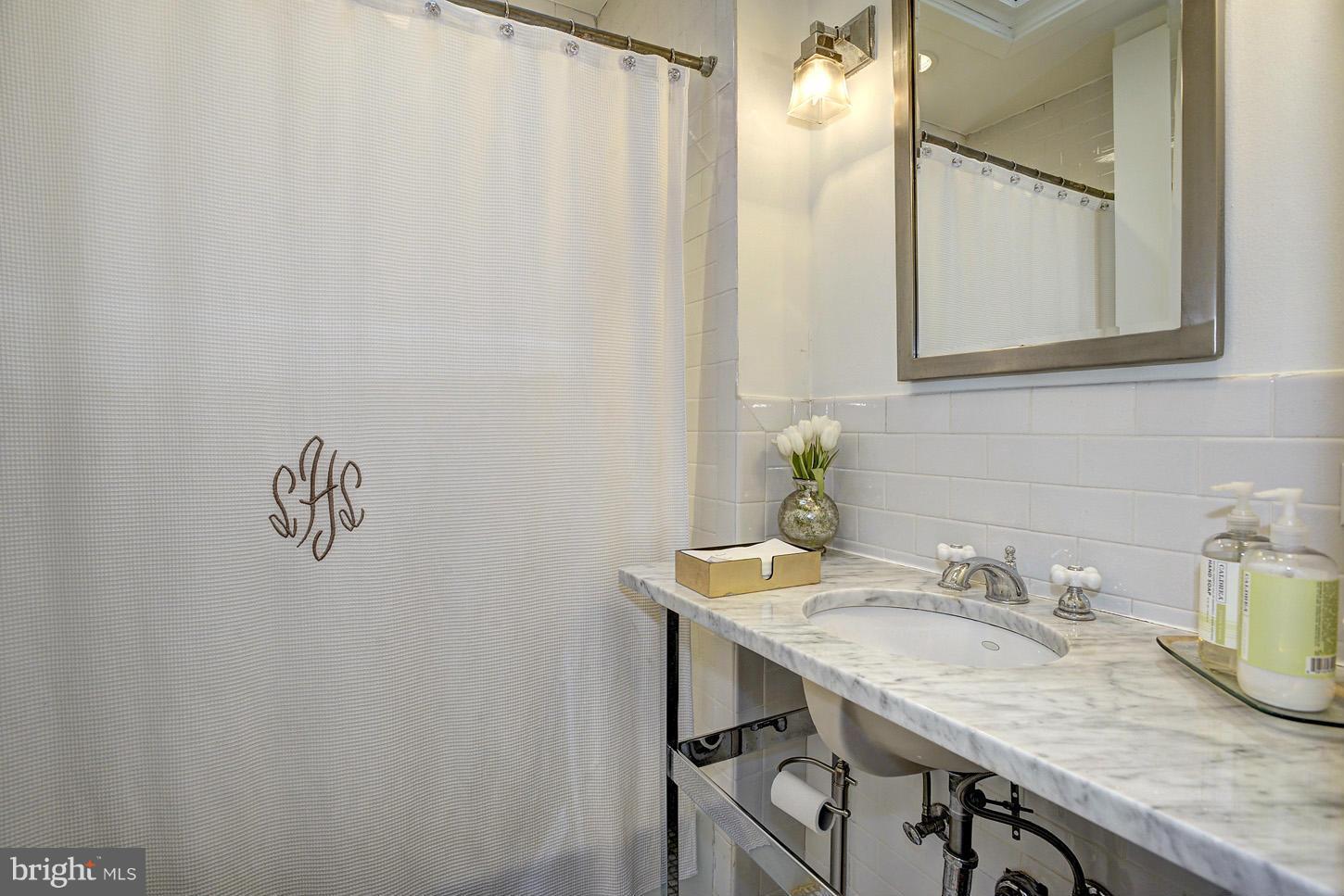 4458 Reservoir Road Northwest Washington, DC 20007 - Photo 14 of 27 Bath (Master)