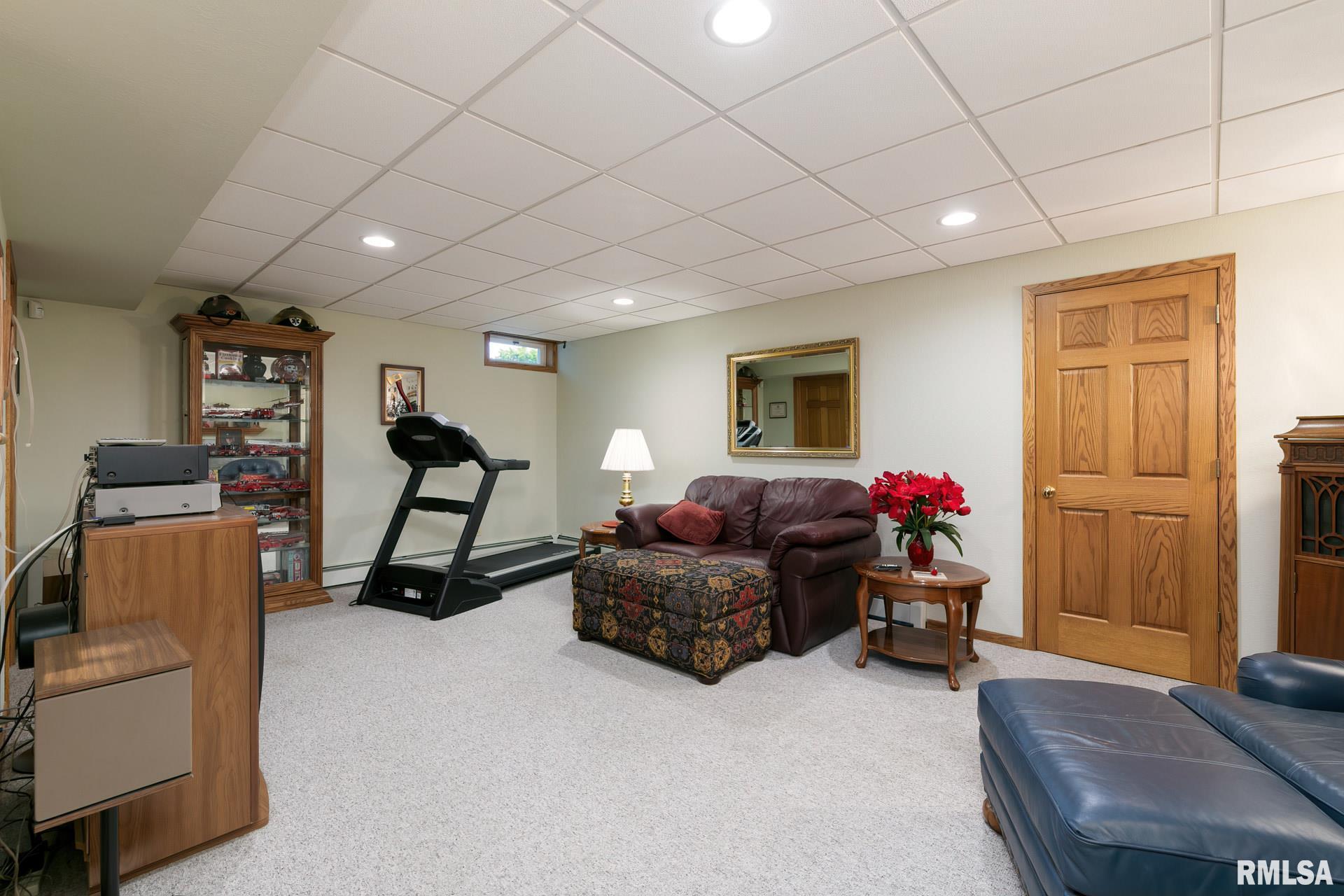 2019 Glendale Road Clinton, IA 52732 - Photo 16 of 28 Gallery Image 16