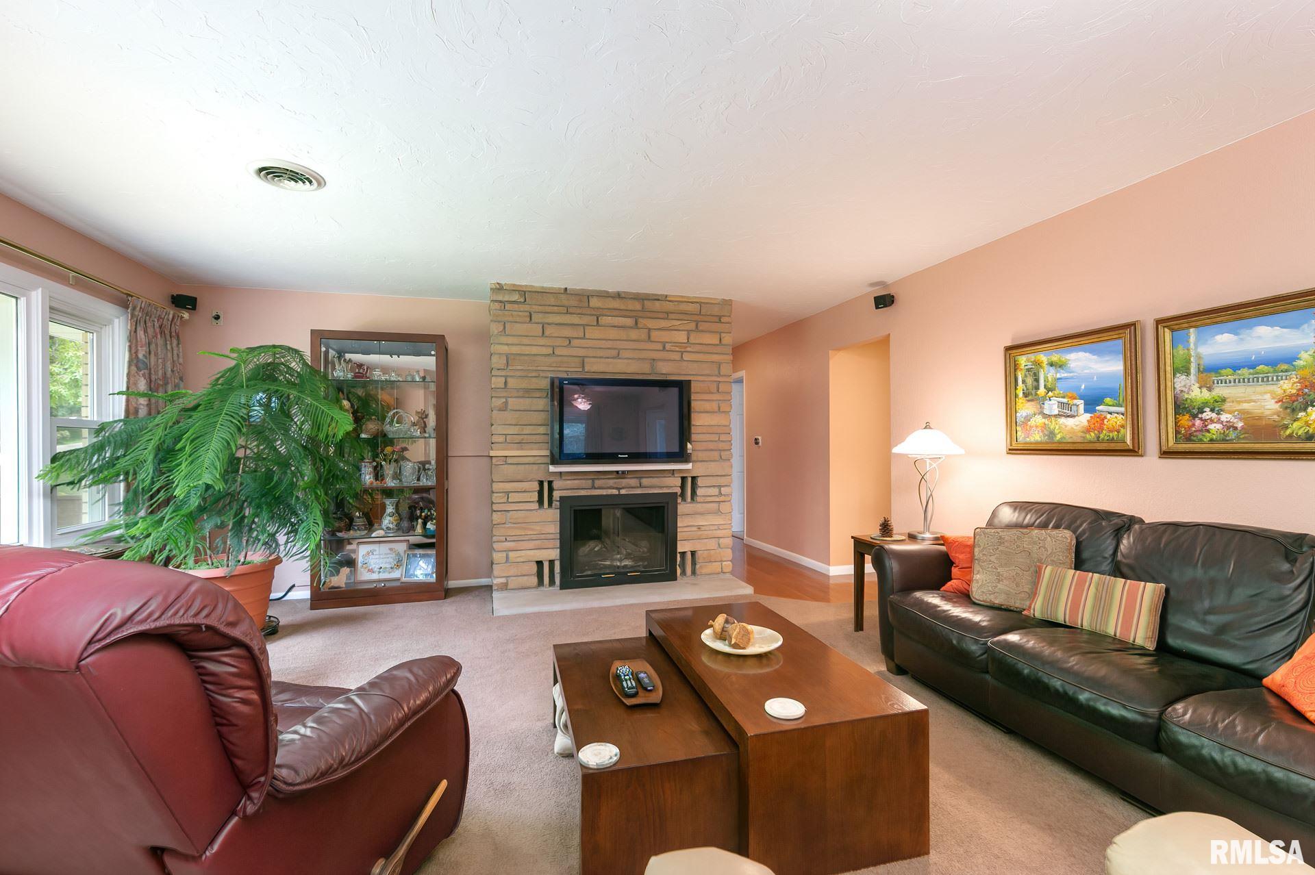 2019 Glendale Road Clinton, IA 52732 - Photo 4 of 28 Gallery Image 4