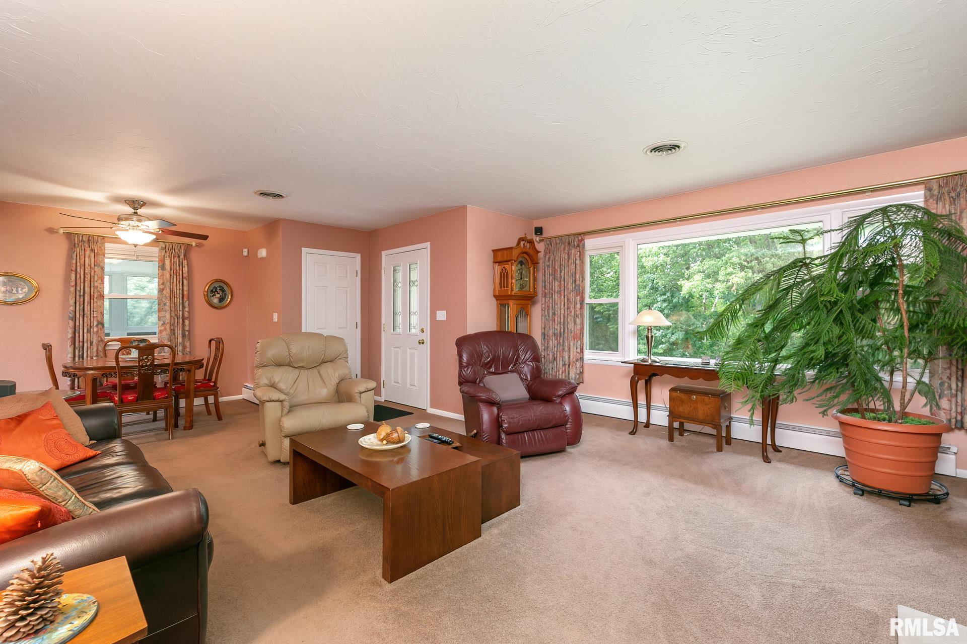 2019 Glendale Road Clinton, IA 52732 - Photo 5 of 28 Gallery Image 5