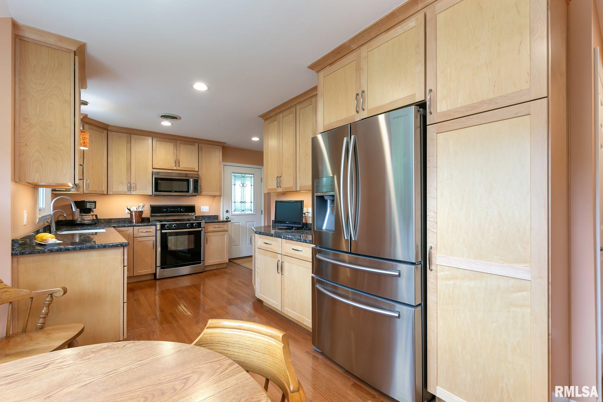 2019 Glendale Road Clinton, IA 52732 - Photo 9 of 28 Gallery Image 9