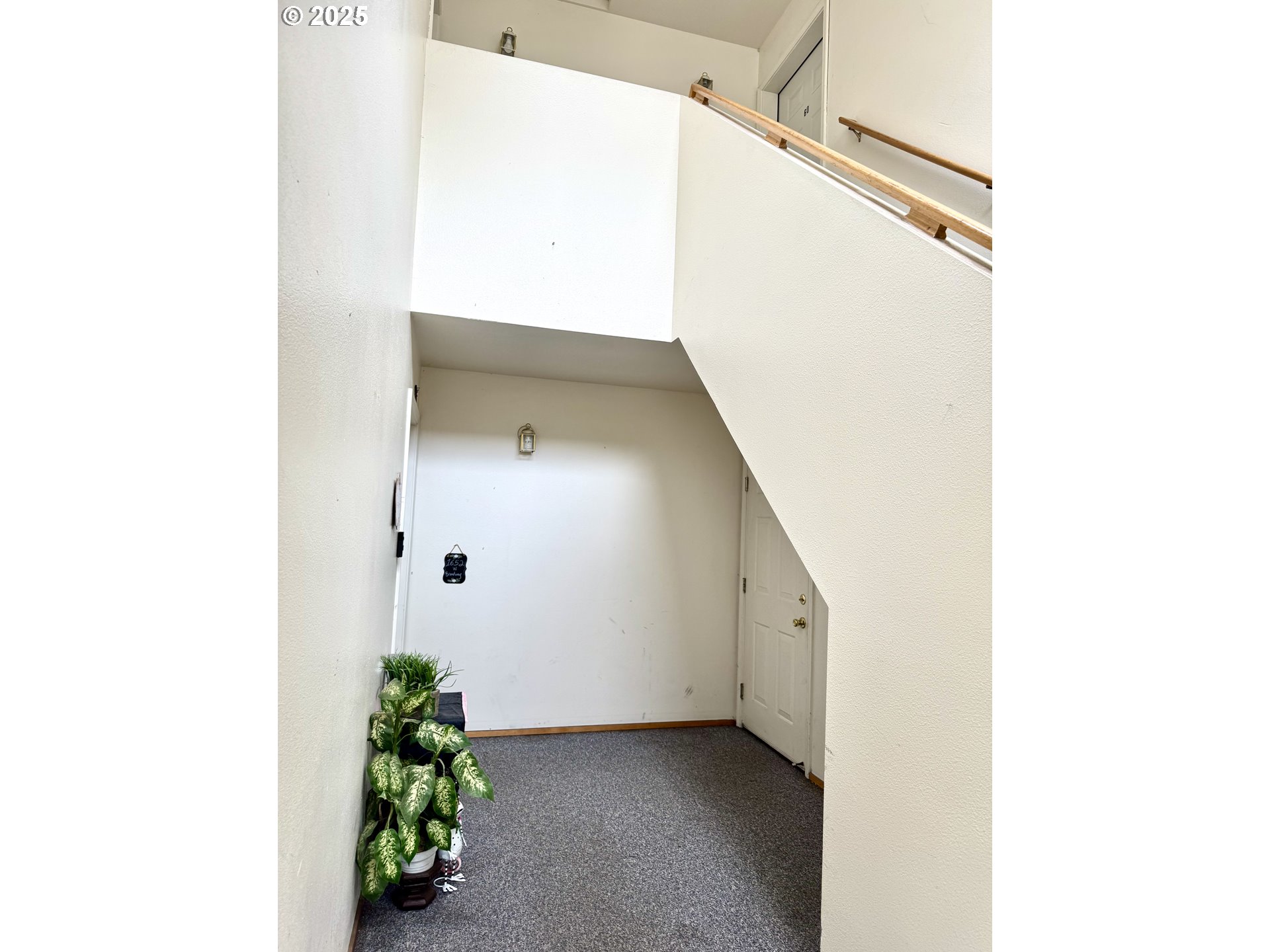 1652 West Broadway Eugene, OR 97402 - Photo 4 of 4 a view of a hallway with staircase