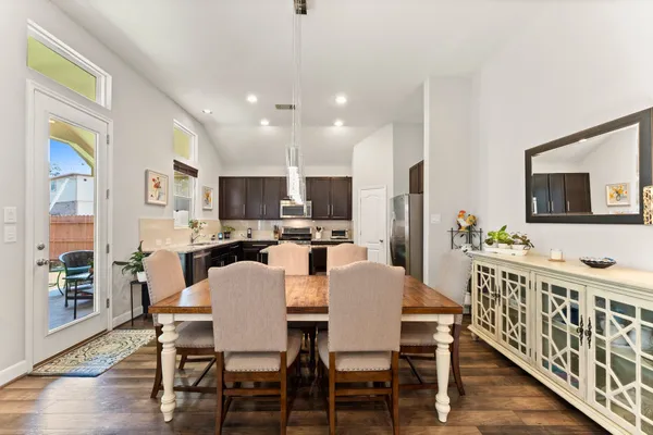 $2,300 | 1918 Elkington Circle, Conroe, TX 77304