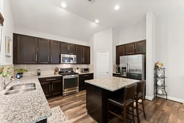 $2,300 | 1918 Elkington Circle, Conroe, TX 77304