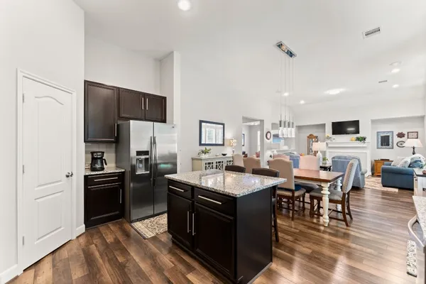 $2,300 | 1918 Elkington Circle, Conroe, TX 77304