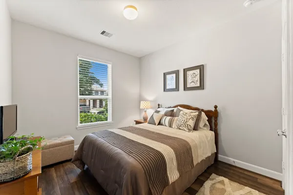 $2,300 | 1918 Elkington Circle, Conroe, TX 77304