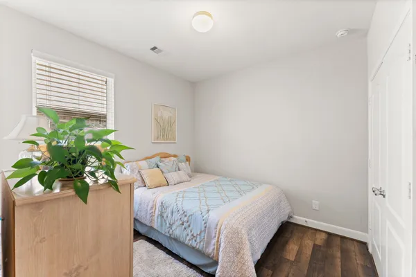 $2,300 | 1918 Elkington Circle, Conroe, TX 77304