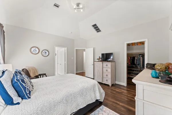 $2,300 | 1918 Elkington Circle, Conroe, TX 77304