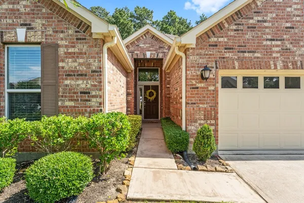 $2,300 | 1918 Elkington Circle, Conroe, TX 77304