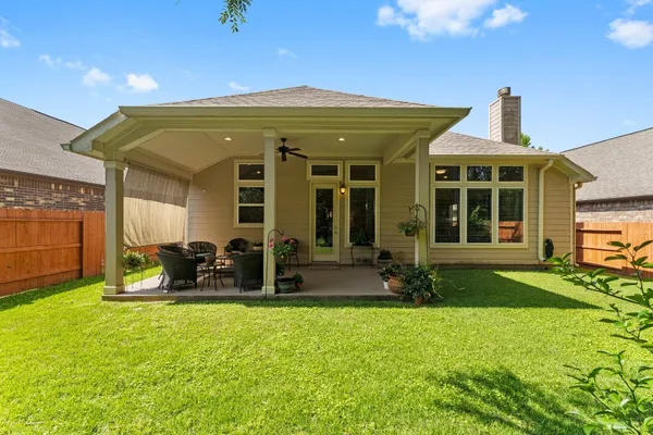 $2,300 | 1918 Elkington Circle, Conroe, TX 77304