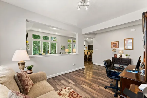 $2,300 | 1918 Elkington Circle, Conroe, TX 77304