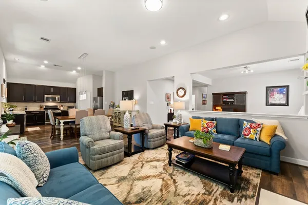 $2,300 | 1918 Elkington Circle, Conroe, TX 77304