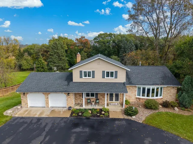 $550,000 | 3650 Knoll Ridge Drive, Eagan, MN 55122