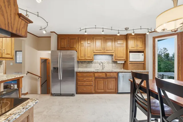 $550,000 | 3650 Knoll Ridge Drive, Eagan, MN 55122