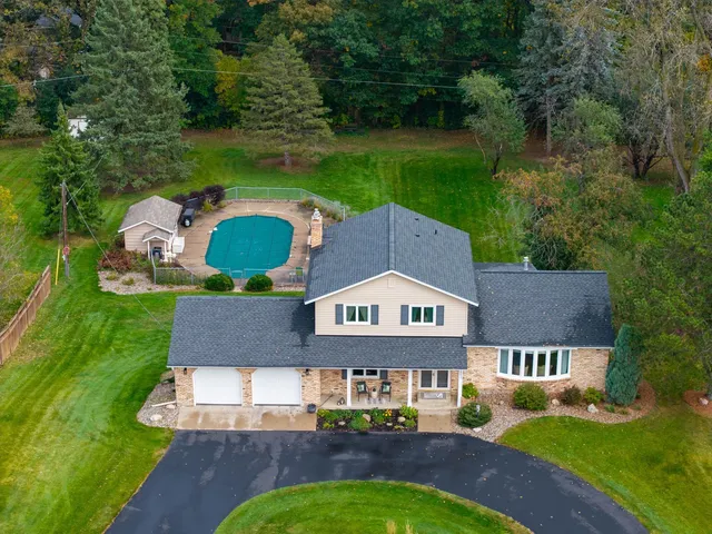 $550,000 | 3650 Knoll Ridge Drive, Eagan, MN 55122