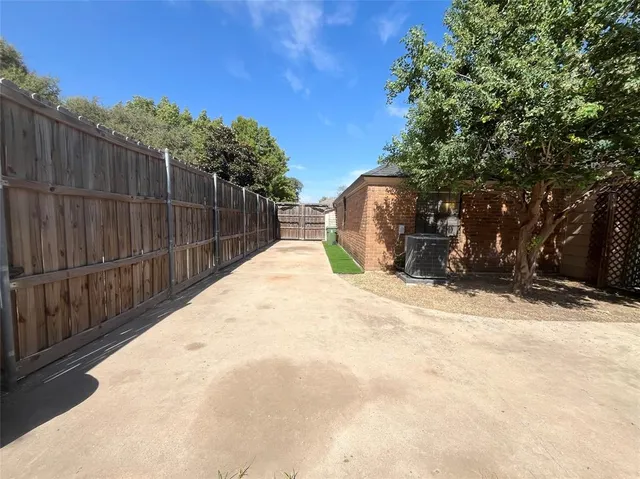 $2,700 | 213 Circleview Drive South, Hurst, TX 76054