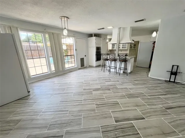 $2,700 | 213 Circleview Drive South, Hurst, TX 76054