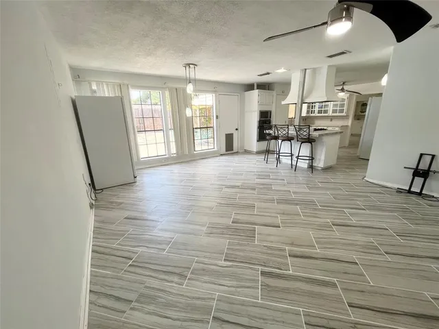 $2,700 | 213 Circleview Drive South, Hurst, TX 76054