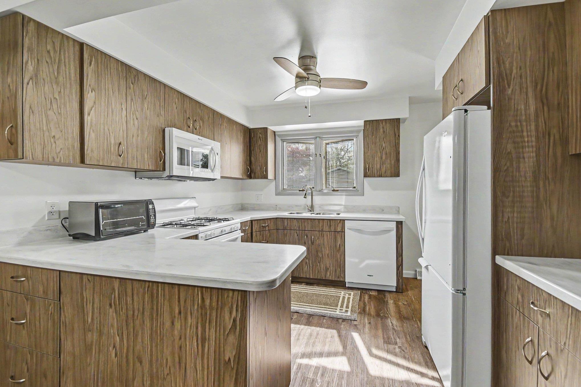 310 South Lincoln Road Bay City, MI 48708 - Photo 7 of 35