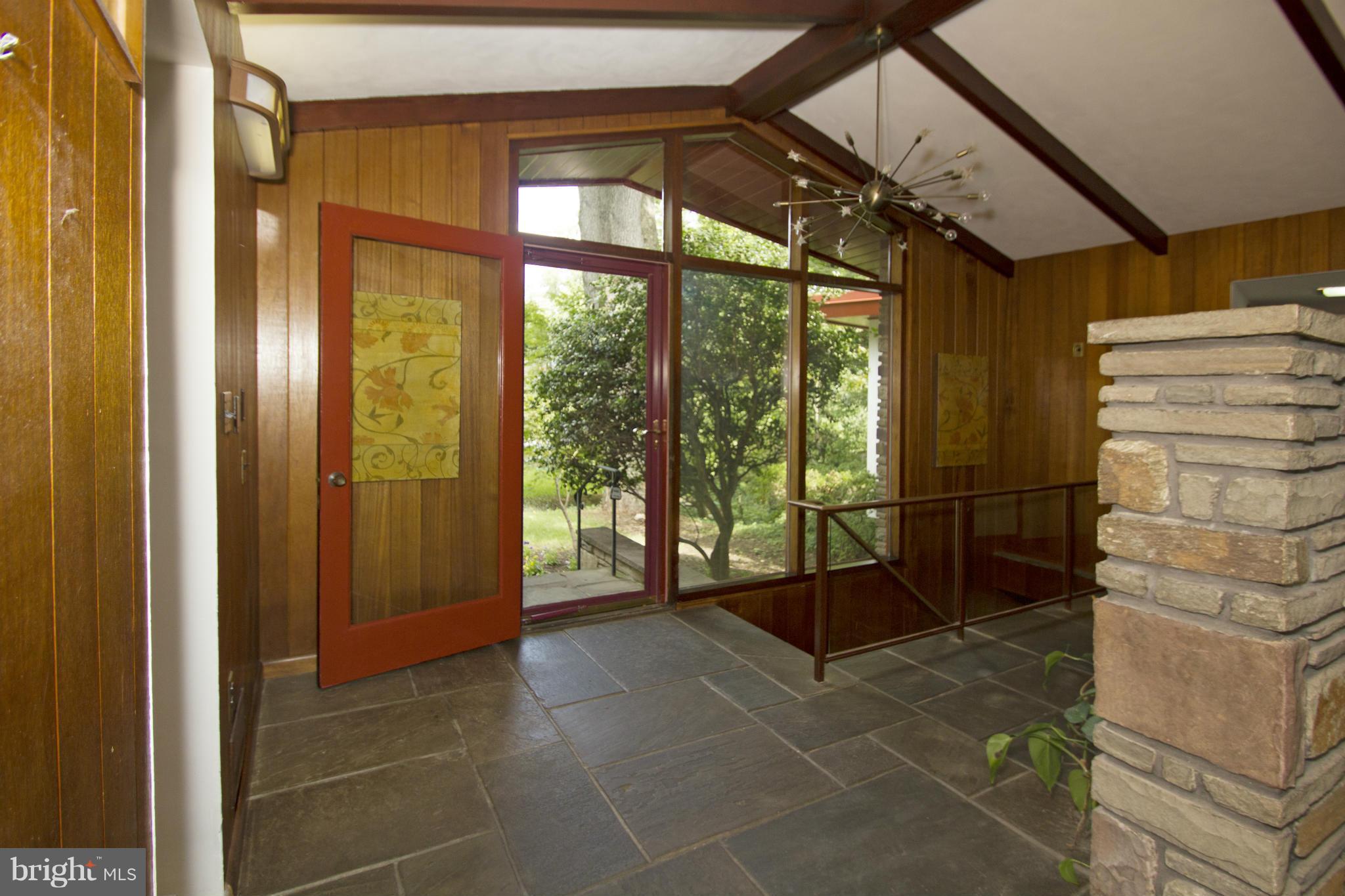 9350 Harvey Road Silver Spring, MD 20910 - Photo 3 of 30 Interior (General)