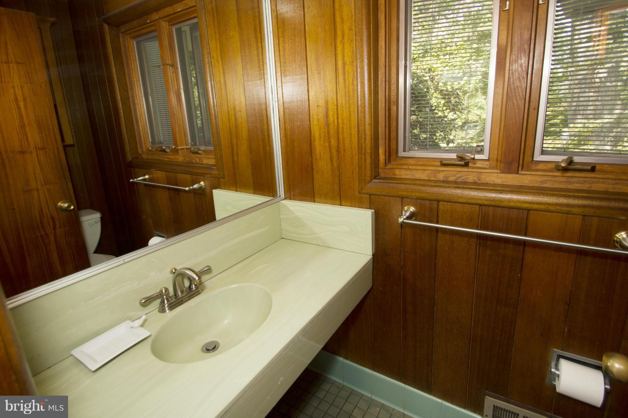 9350 Harvey Road Silver Spring, MD 20910 - Photo 23 of 30 Bath