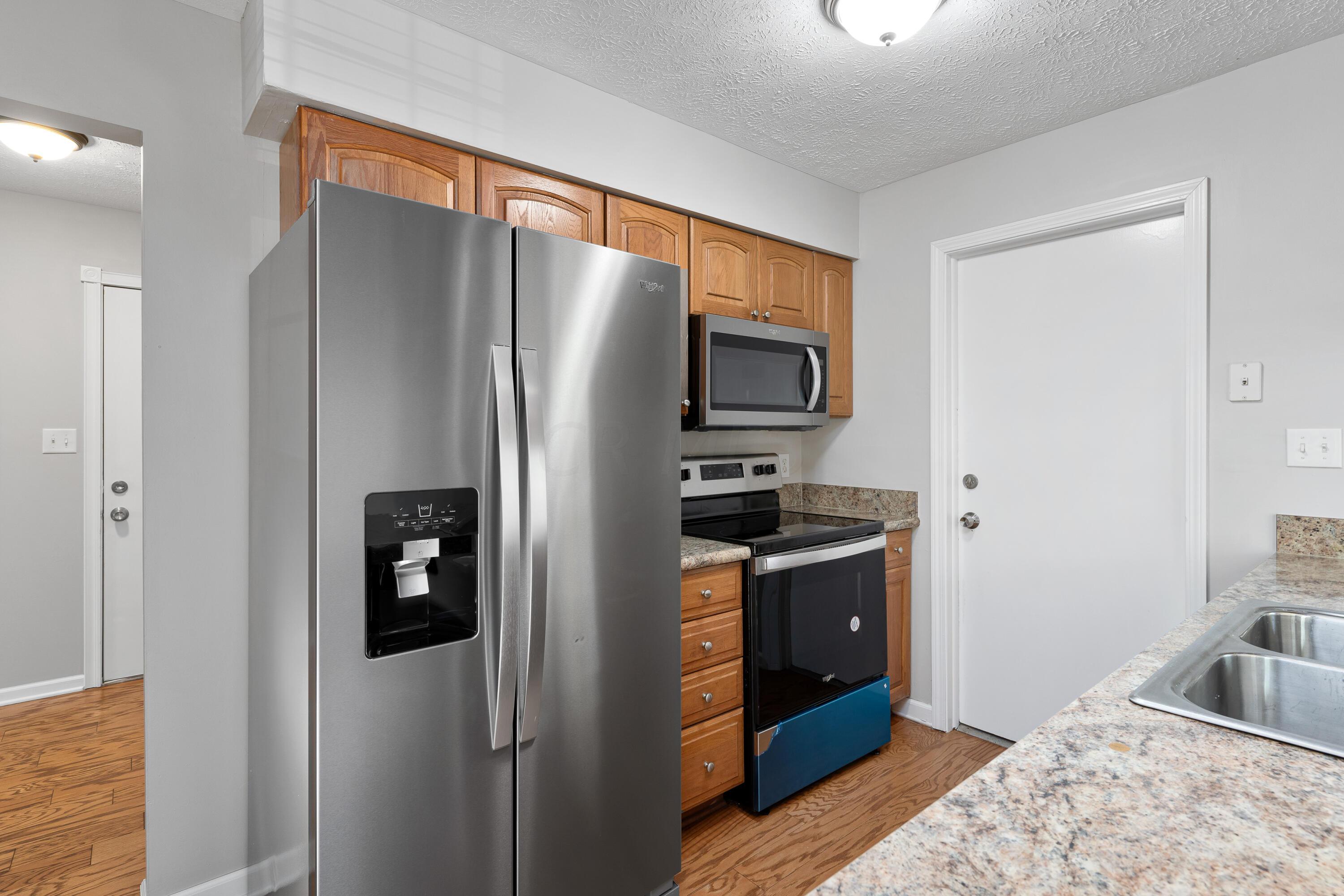 255 Broken Arrow Road Columbus, OH 43230 - Photo 12 of 40 Kitchen with New Stainless Steel Appliances