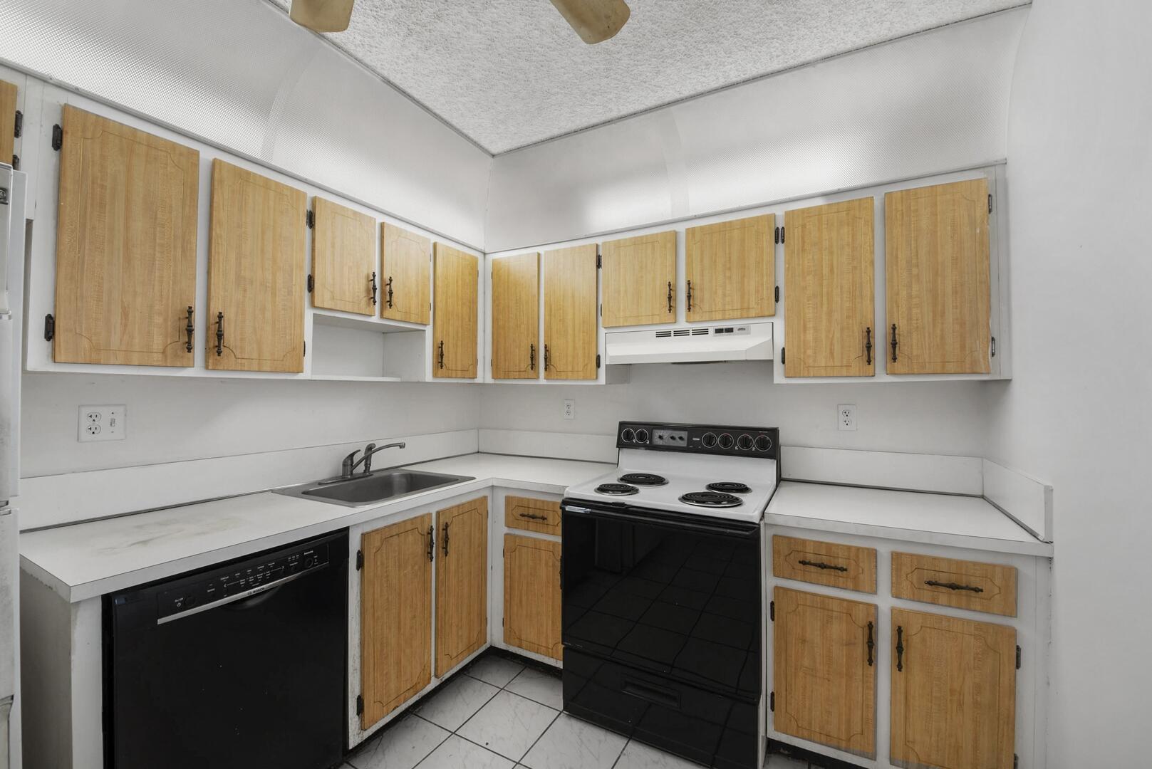 9235 Southwest 8th Street, Unit 314 Boca Raton, FL 33428 - Photo 3 of 24 Kitchen