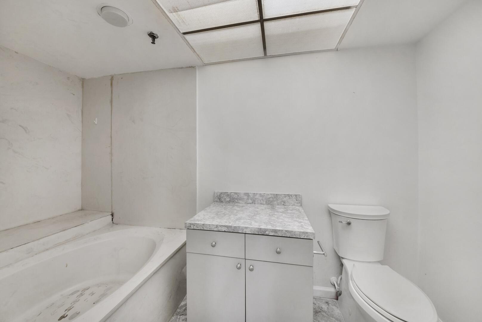 9235 Southwest 8th Street, Unit 314 Boca Raton, FL 33428 - Photo 9 of 24 Primary Bath