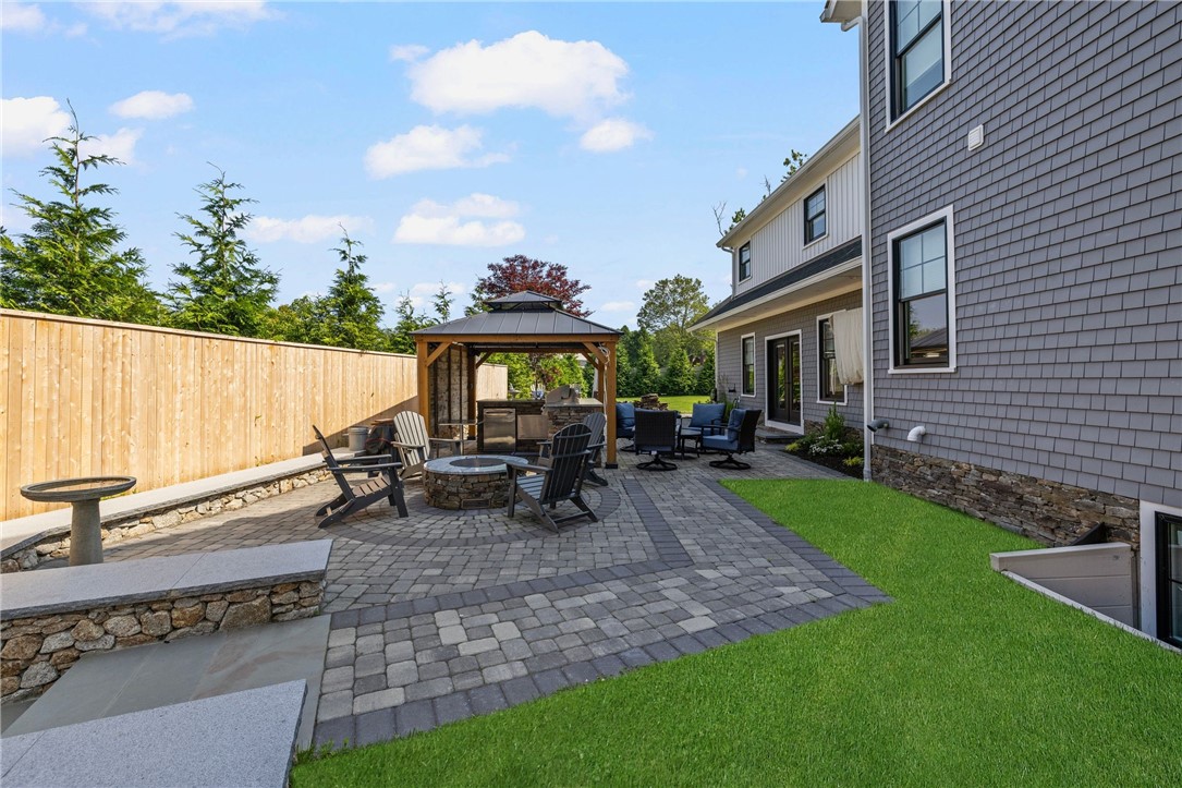 3 Oak Street Middletown, RI 02842 - Photo 9 of 50