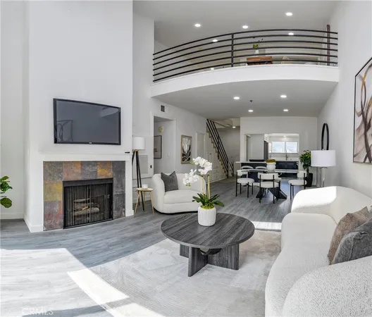 $748,000 | 2915 Montrose Avenue, Unit 525, Glendale, CA 91214