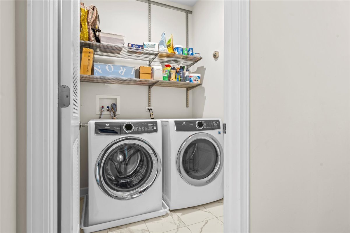 834 Chestnut Street Deerfield, IL 60015 - Photo 16 of 22 a utility room with dryer and washer