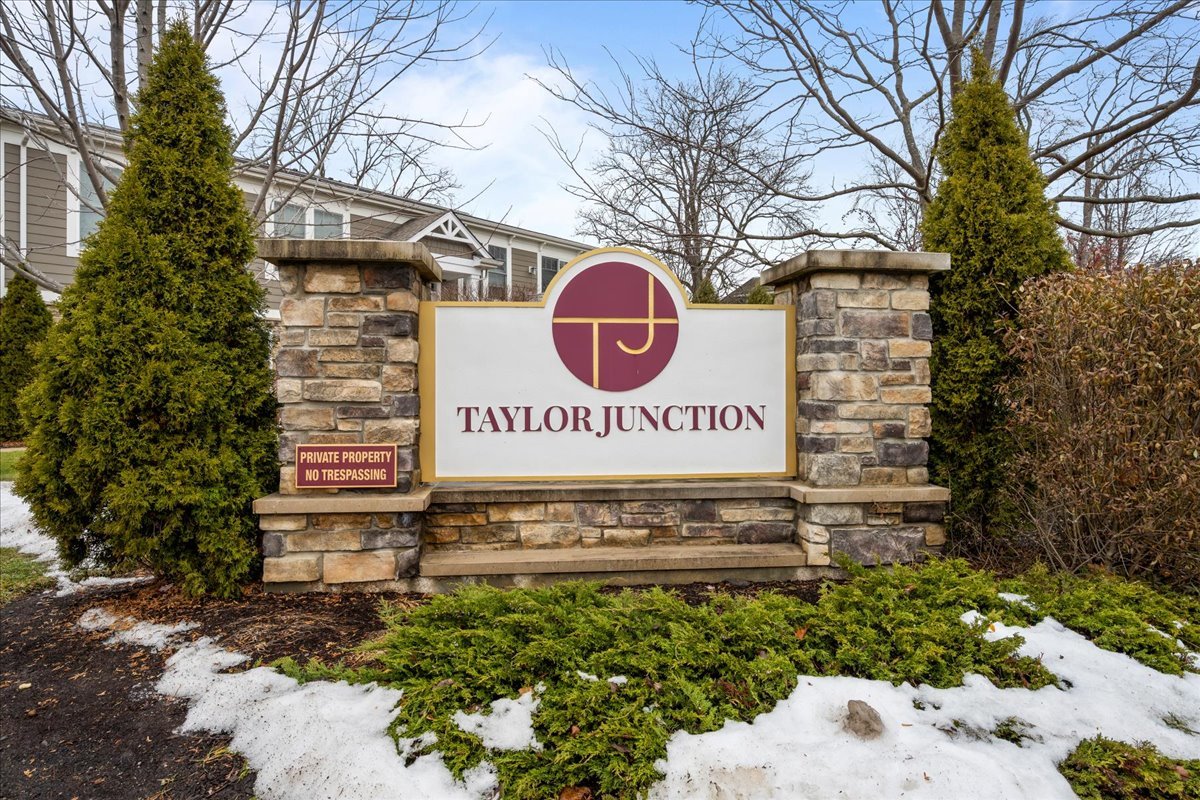 834 Chestnut Street Deerfield, IL 60015 - Photo 19 of 22 a sign on the side of a building