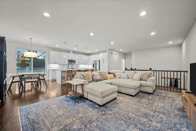 $660,000 | 834 Chestnut Street, Deerfield, IL 60015